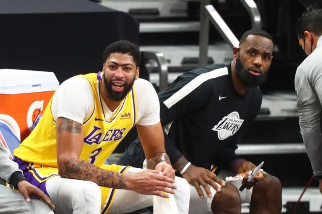 双星闪耀助湖人继续进步，戴维斯三分线外投得更准